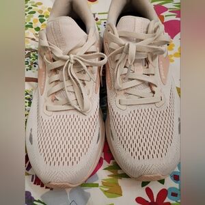 Brooks Adrenaline GTS 23 Villa Women's Size 10M